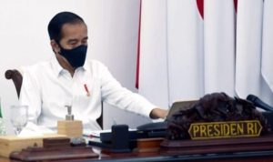 Presiden dalam rapat terbatas membahas laporan Komite Penanganan Covid 19 dan Pemulihan Ekonomi Nasional melalui konferensi video dari Istana Merdeka Jakarta Senin 2892020