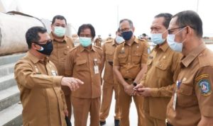 Sekretaris daerah dan pejabat Kepri Lainya saat meninjau lokasi dan Astaka Pelaksanaan MTQ Kepri 2020.