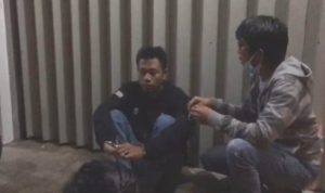 Terduga pelaku Narkoba As saat diintrogasi anggota Polisi Satresnarkoba polres Tanjungpinang