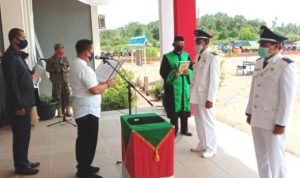 Wakil Bupati M.Nizar Saat melantik 2 Kades di Lingga