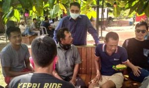 Apri Sujadi saat menjelaskan Program Gerbang Kampung Pada Pada Warga Bintan