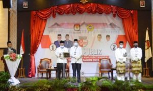 Debat Kandidat Dua Calon Bupati Karimun berlangsung tertutup dan pembatasan peserta di Ballroom lantai 7 Hotel Aston Karimun digelar