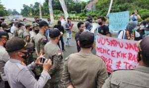 Dikawal Polisi AMPR Lingga Sampaikan Sikap ke DPRD
