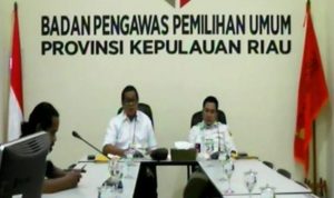Rilies Komisioner Bawaslu Kepri Indrawan dan Idris atas temuan dan dugaan pelanggaran Kampanye Polda Kepri.