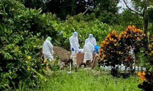 Seroang warga Natuna yang sebelumnya menderita sakit dan dinyatakan Reaktif dimakamkan dengan Protokoler Kesehatan