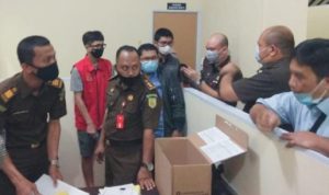 Kejati Kepri menerima pelimpahan Tersangka Asan alias Tan Asan Direktur PT.Extel Communication dalam dugaan penggelapan pajak di wilayah Kantor Wilayah Direktorat Jendral Pajak DJP Kepulauan Riau.