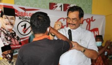 Calon Gubernur Kepri Soerya Respationo dean Pendukungnya saat melakukan Kampanye