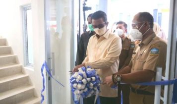Didampingi Direktur RSUD Bupati Bintan Apri Sujadi Resmikan Kelengkapan sarana dan prasarana RSUD Bintan di Kijang