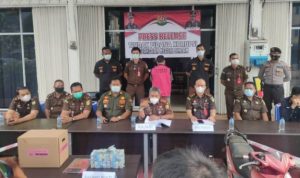 Kejaksaan Negeri Bintan saat menggelar presrilies Penetapan tersangka Mantan Dirut dan Kepala Devisi BUMD Bintan dalam Korupsi DIJP Rp17 M di Kejari Bintan