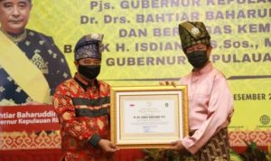 Kembali Aktif Jalankan Tugas Gubernur Isdianto beri penghargaan dan angkat Bahtiar jadi penasehat pemerintahan dan pembangunan Kepri