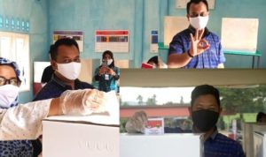 Pasangan Calon Bupati dan wakil Bupati Lingga M.Nizar dan Neko saat melakukan Pencoblosan Pilkada di TPS nya masing masing