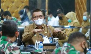 Bupati Bintan Apri Sujadi saat memimpin rapat rencana pembangunan di Bintan