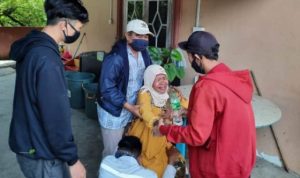 Ibu almarhumah Reni 31 menangis histeris setelah menyaksikan anaknya dikantong jenazah. F Roland Presmidia.ID
