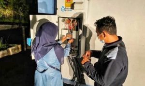 Nunggak Rp638 Juta petugas PLN cabang kijang saat memadamkan sanungan Lampu Penerangan jalan Umum PJU di Bintan