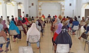 Prosesi pencairan BST tahap 10 di Kabupaten Lingga berlangsung tertib. Penyerahan BST itu berlangsung di Gedung Nasional Dabosingkep. F Obet Presmedia.Id