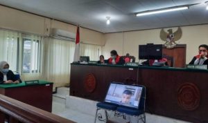 Prosesi sidang virtual kasus narkoba dengan terdakwa Ridho Akbar. Hakim PN Tanjungpinang memvonis 6 tahun penjara terhadap oknum mantan anggota Polresta Tanjungpinang ini. F Roland Presmedia.id scaled