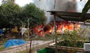 Satu unit rumah di Lingga hangus terbakar. Aparat masih menyelidiki penyebabnya. F Aulia 1