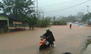 Sejumlah ruas jalan dan pemukiman di Tanjungpinang Banjir akibar dilanda Hujan selama dua hari