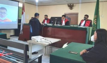 Sidsang dugaan Korupsi Wesel Pos Fiktif dengan Terdakwa Hendrik Kurniawan digelar secara Daring di PN Tanjungpinang Terdakwa didakwa JPU dengan Dakwaan berlapis