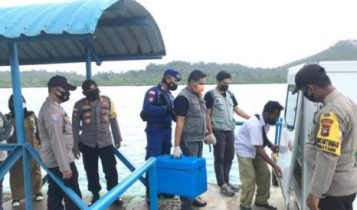 Jajaran aparat Polres Lingga kawal ketat pendistribusian vaksin covid 19 di Lingga. F Aulia presmedia.id