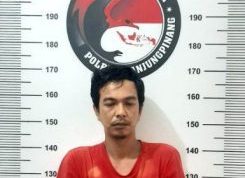 Ode Anwar 34 tersangka pengedar narkoba jenis sabu yang diamankan Satres Narkoba Polres Tanjungpinang. F Roland Presmedia.id