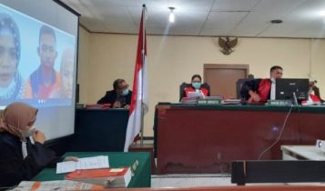 Terdakwa Rita Prihatin dan 2 terdakwa lainya dituntut 3 sampai 36 tahun penjara di PN Tanjungpinanf karena memiliki dana menggunakan Narkoba sabu. Terdakwa Rita Prihatin dan 2 terdakwa lainya dituntut 3 sampai 36 tahun penjara di PN Tanjungpinanf karena memiliki dana menggunakan Narkoba sabu.