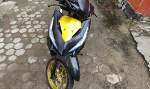 Barang Bukti Motor cuairan tersangka Iwan Sofandi d an Raden Ahmad Suryadi diamanakan Polisi