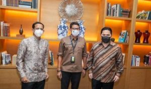 Menparekraf Sandiaga Salahuddin Uno berdiskusi dengan Mendikbud Nadiem Makarim dan Menteri BUMN Erick Thohir