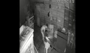 Tangkapan rekaman CCtv aksi maling pakai celana dalam yang mobobol Gudang Ikan milik Sutaji di Plantar Anai Tanjungpinang