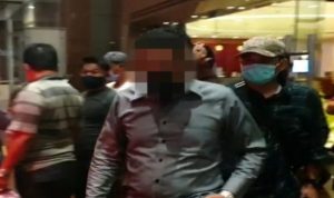 Tim Tabur Kejagung dan Kejaksaan membekuk As 56 buronan tersangka Dugaan Tindak Pidana Korupsi Pekerjaan Konstruksi Pasar Manggisan di Lumire Hotel Jakarta