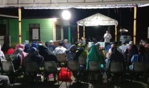 Anggota DPRD Lingga Al Gazali saat menggelar Reses malam malam di RT 01 dan 02 RW 012 Sekop Laut kecamatan Singkep kabupaten Lingga
