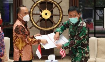 Dirjen Dukcapil Kemendagri Prof Zudan Arif Fakrulloh saat bertemu dengan Wakasal Laksma TNI Ahmadi Heri Purwono. Dirjen Dukcapil Kemendagri Prof Zudan Arif Fakrulloh saat bertemu dengan Wakasal Laksma TNI Ahmadi Heri Purwono.