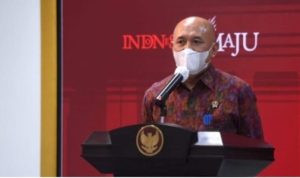 Menteri Koperasi dan UKM Teten Masduki saat menyampaikan keterangan di Kantor Presiden Jakarta