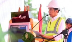 Presiden Joko Widodo saat acara peresmian jalan tol Serpong Cinere digelar di Gerbang Tol Pamulang Tangerang Banten pada Kamis 1 April 2021.
