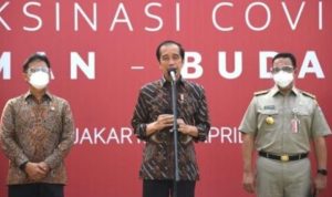 Presiden Joko Widodo saat menyampaikan keterangan pers di Galeri Nasional Indonesia
