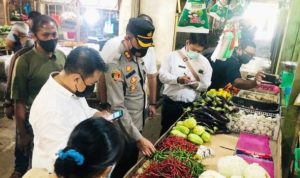 Tim Satgas Pangan Bintan saat survei harga bapokting di Pasar Baru Tanjung Uban