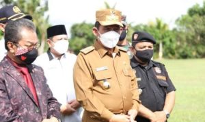 Gubernur Kepulauan Riau Ansar Ahmad bersama Ketua DPRD Kepri Jumaga Nadeak.