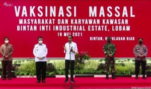 Presdien saat memberikan arahan dalam Kunjunganya ke Kepri di Kawasan Industeri Lobam