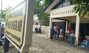 Sejumlah warga terindikasi Positif Covid 19 melakukan uji Swab PCR di Mess Pemda Km VII Kota Tanjungpinang.