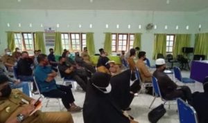 Suasana rakor yang diikuti stakeholder terkait di Kecamatan Lingga membahas perkembangan COVID 19.