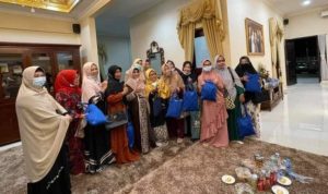 Wali kota Tanjungpinang Hj.Rahma Saat melakukan Open Hous dengan sejumlah warga di Tanjungpinang