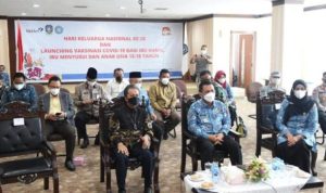 Gubernur Ansar Ahmad bersama Ketua TP PKK Kepri Dewi Kumalasari pada Acara Peringatan Hari Keluarga Nasional ke 28 Tahun 2021