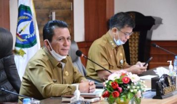 Gubernur Kepri Ansar Ahamad saat memimpin rapat di Dompak Gubernur Kepri Ansar Ahamad saat memimpin rapat di Dompak