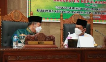 Gubernur Kepri Ansar ahmad saat menghadiri Paripurna Perinhatakan hari Jadi Kabupate Anambas Gubernur Kepri Ansar ahmad saat menghadiri Paripurna Perinhatakan hari Jadi Kabupate Anambas