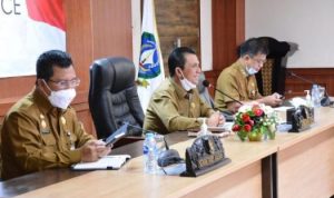 Gubernur Kepulauan Riau H Ansar Ahmad menerima audiensi perwakilan beberapa instansi di Ruang kerja Kantor Gubernur di DompakTanjungpinang.