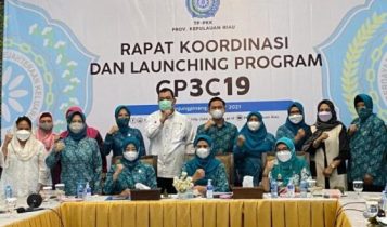 Ketua TP PKK Kepri Hj Dewi Kumalasari saat memimpin rapat koordinasi bersama dengan pengurus TP PKK Kabupaten Kota di Kepulauan Riau dari Gedung DaerahTanjungpinang