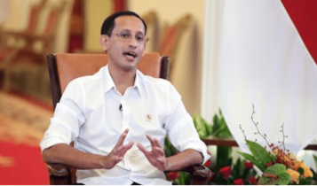 Mendikbudristek RI Nadiem Makarim yang berbincang bersama Presiden Joko Widodo mengenai Kampus Merdeka di Istana Merdeka Mendikbudristek RI Nadiem Makarim yang berbincang bersama Presiden Joko Widodo mengenai Kampus Merdeka di Istana Merdeka