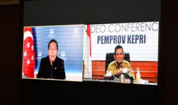 Gubernur Ansar saat mengikuti vicon bersama Menteri Kedua untuk Luar Negeri dan Pendidikan Singapura Mr Maliki Oesman Gubernur Ansar saat mengikuti vicon bersama Menteri Kedua untuk Luar Negeri dan Pendidikan Singapura Mr Maliki Oesman