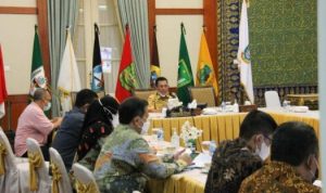 Gubernur Kepri Ansar Ahmad saat memimpin Rapat Rencana pelaksanaan Vaksinasi anak dan Ibu Hamil di Kepri yang akan dilaksanakan pada Juli 2021.