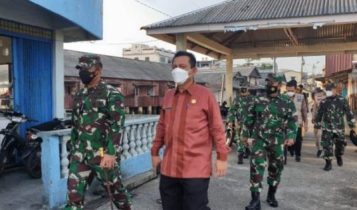 Gubernur Kepri Ansar Ahmad saat memulai aktivitas kerja setelah dinyatakan sembuh dari Covid berangkat ke Batam. Gubernur Kepri Ansar Ahmad saat memulai aktivitas kerja setelah dinyatakan sembuh dari Covid berangkat ke Batam.